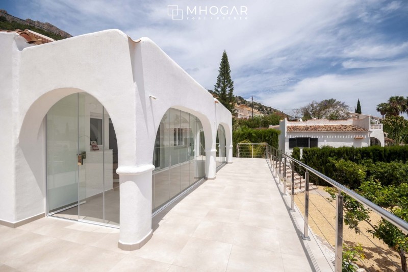 Calpe - Frumoasă vilă în stil mediteranean cu vedere la mare, de vânzare!